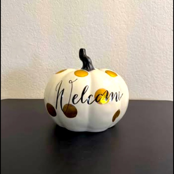 Cute white ceramic pumpkin with gold polka dots and black welcome lettering. - Picture 1 of 5